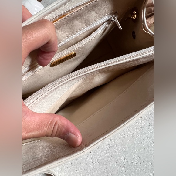 Anne Klein For Calderon Vintage Leather Shoulder Bag - Picture 8 of 13